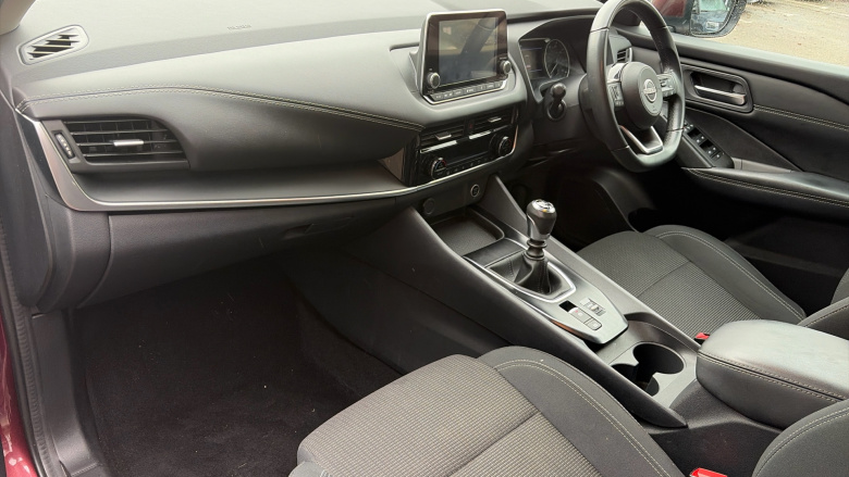 Nissan Qashqai 1.3 DiG-T MH Acenta Premium 5dr Petrol Hatchback